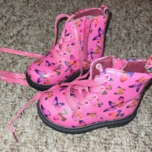 Girls Pink butterfly  🦋 boots